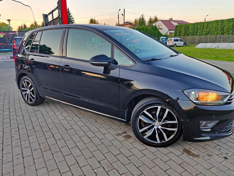 Volkswagen Golf Sportsvan Piękny czarny Volkswagen Golf Sportsvan