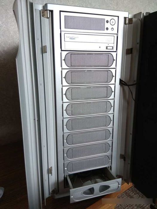 Thermaltake Kandalf VA9000SWA Super Tower компьютерный корпус: 3 000 ...