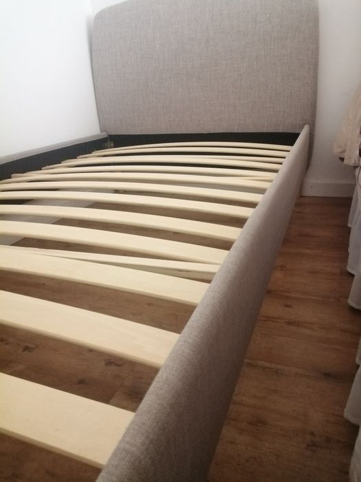 Cama de solteiro forrada