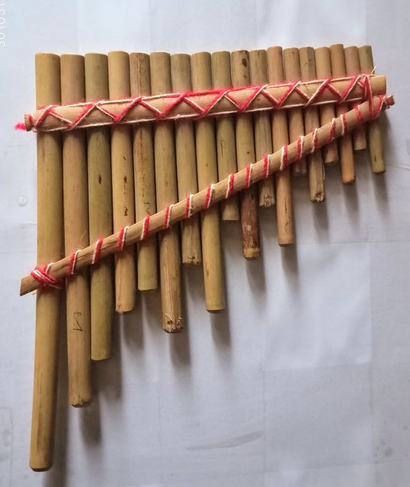 Flautas artesanais de bambú.