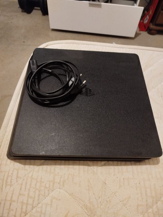 PS4 without controller64550345260803121