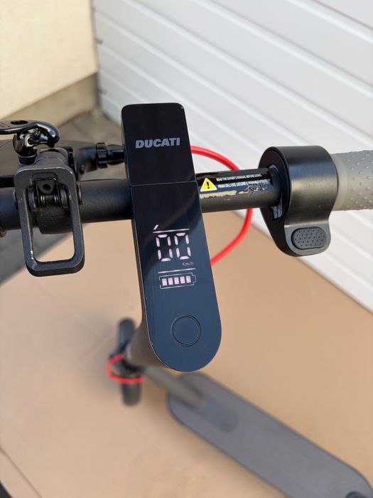 Hulajnoga elektrycznas  Ducati PRO-1 Plus 25 km/h do 100 kg