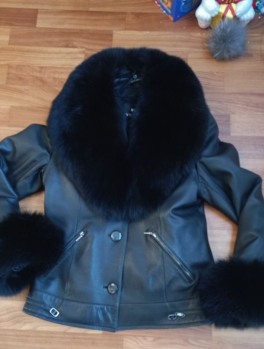 Продам шкіряну куртку 48 р.