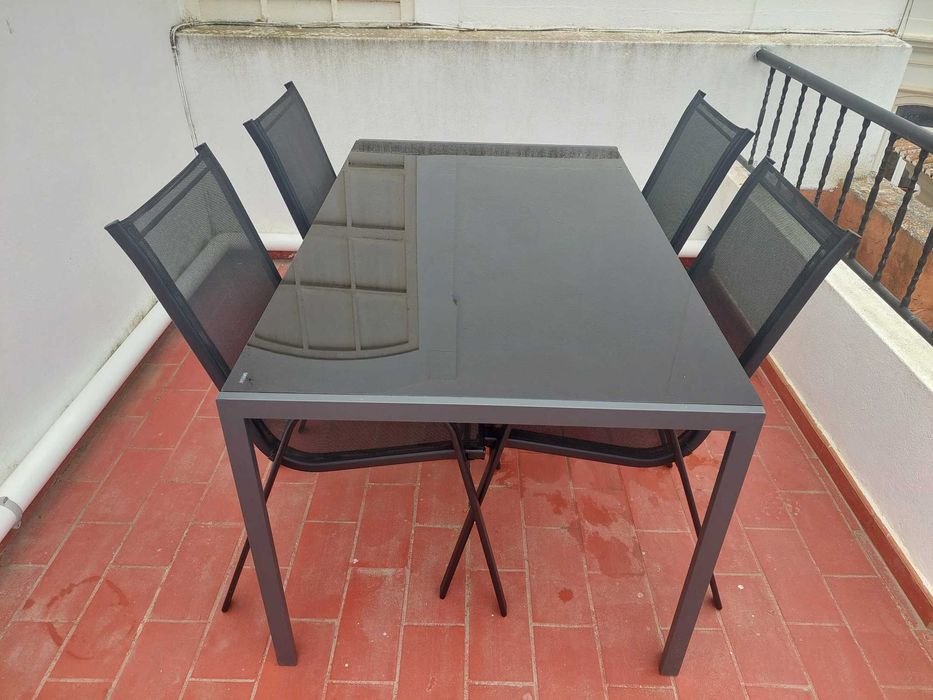Conjunto Jardim - Mesa + 4 Cadeiras - Novo
