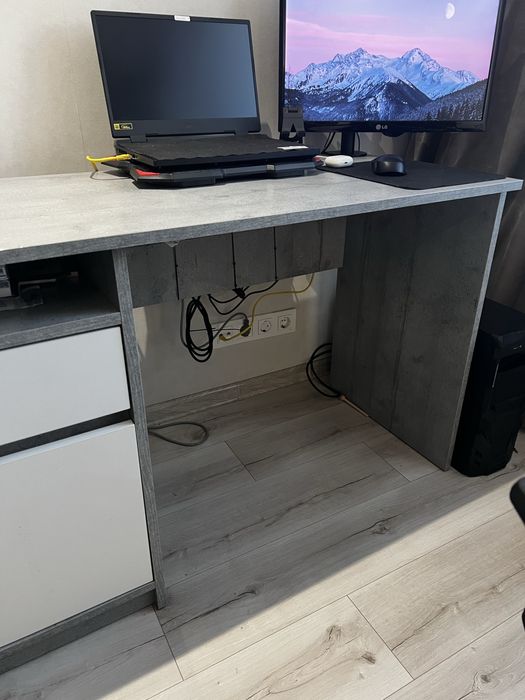 Стіл письмовий / компʼютерний jysk (юск) BILLUND 54х120 бетон/білий