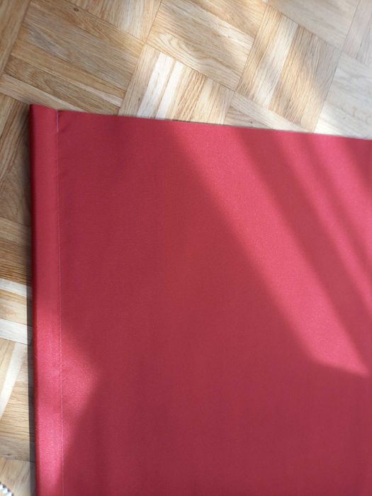 Czerwona roleta zaciemniająca, szer. 52, dł. 160