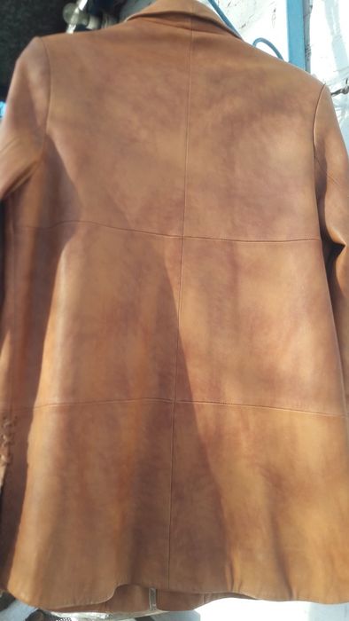 Продам две женские натуральные кожаные куртки