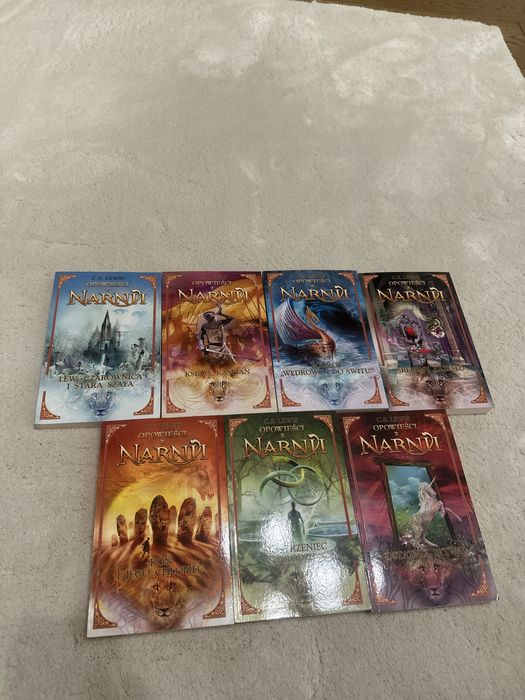 Ksiazki z cyklu opowiesci z narni 7 sztuk komplet