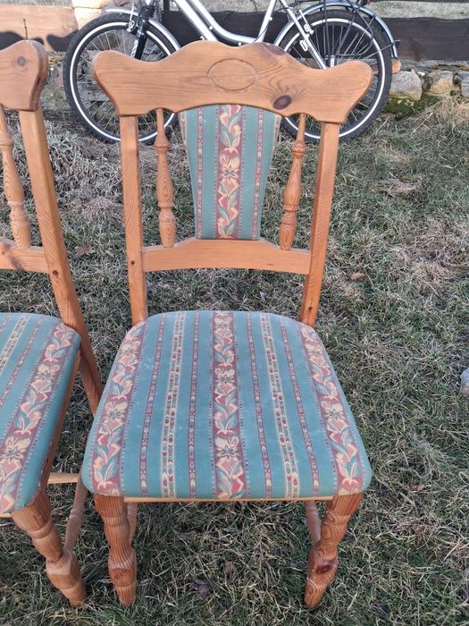 Drewniane krzesła do jadalni