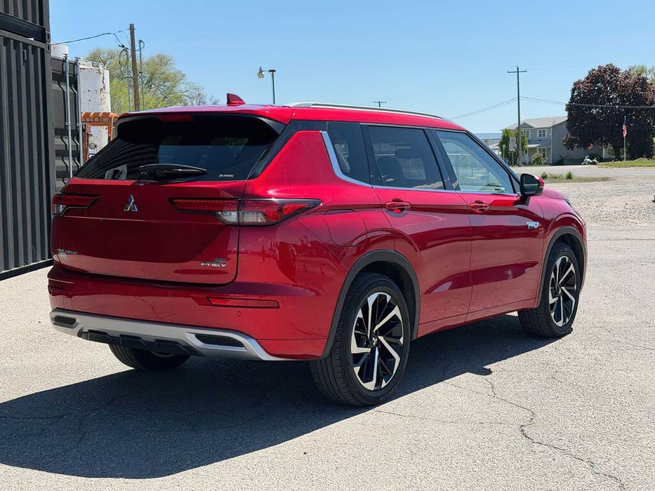 Mitsubishi Outlander Hybrid      2023