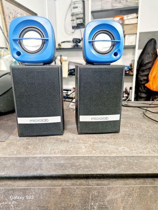 Микролаб усилитель  работает  без проблем звук  чистый