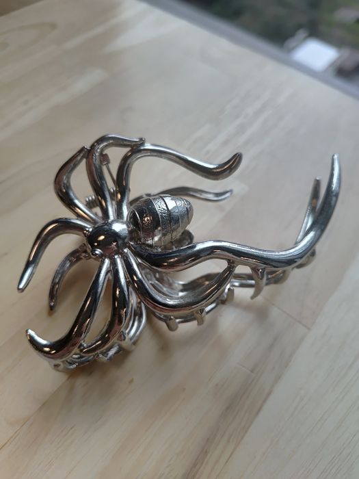 Metalowa srebrna spinka do włosów pająk klamra