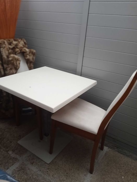 1 Mesa + 2 cadeiras