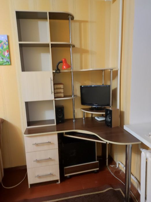 Комп'ютерний стіл б/у