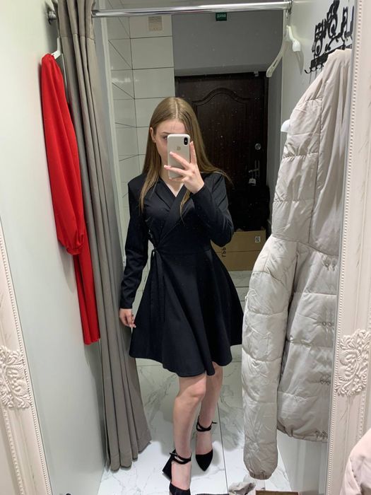 Чорне плаття на запах -ідеальне для свят ,вечірок або стильних виходів