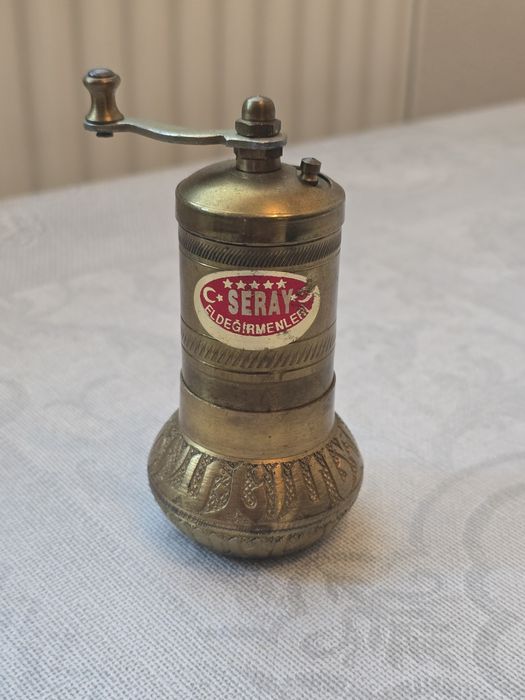 Młynek do pieprzu mosiężny