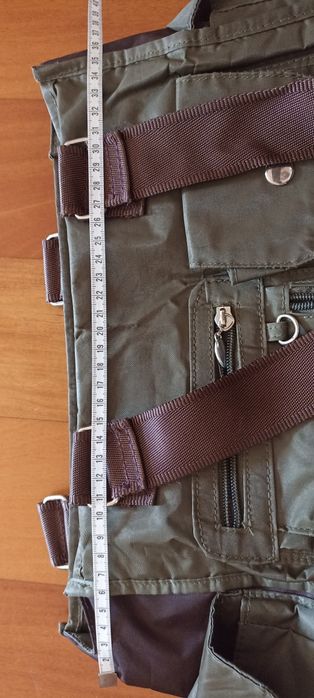 Mala caqui com alças castanhas como nova