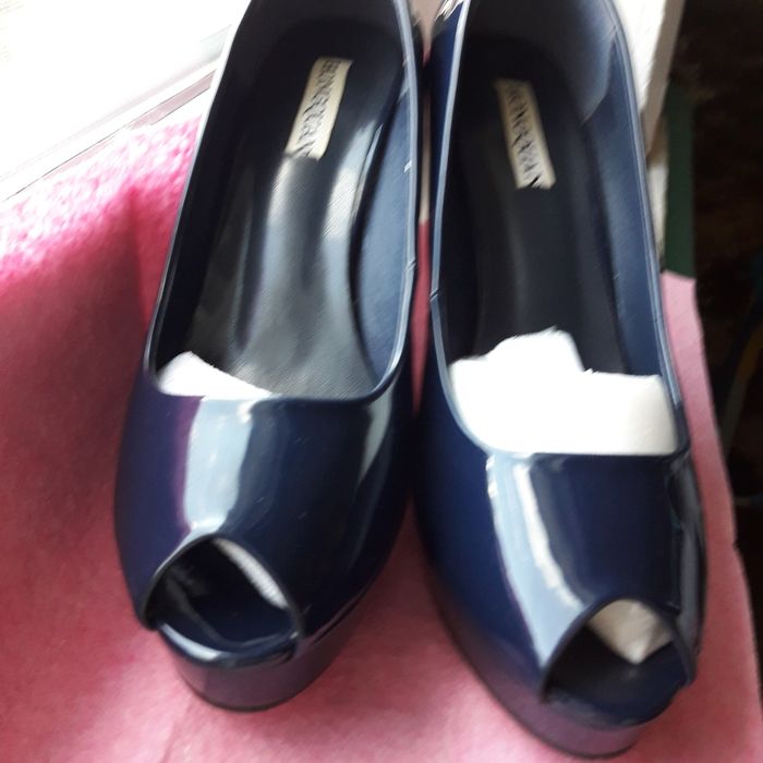 Туфли на каблуке с открытым носком синие