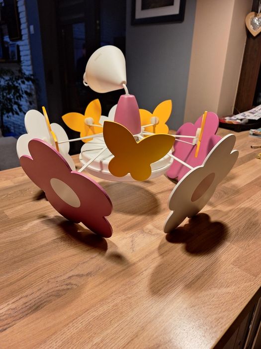 Lampa do pokoju dziewczynki