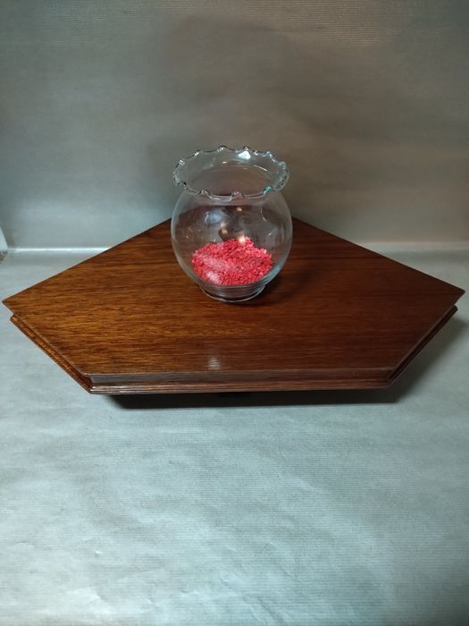 Prateleira de canto em madeira com oferta