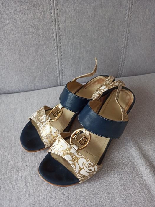 Обміняю шкіряні босоніжки