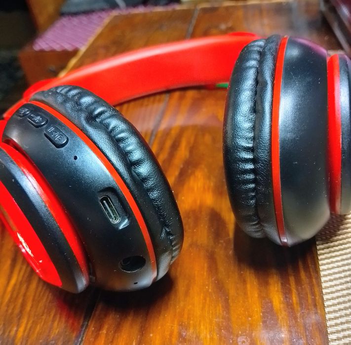 Навушники блютуз бездротові з підсвіткою FM радіо, та слотом для cd карти