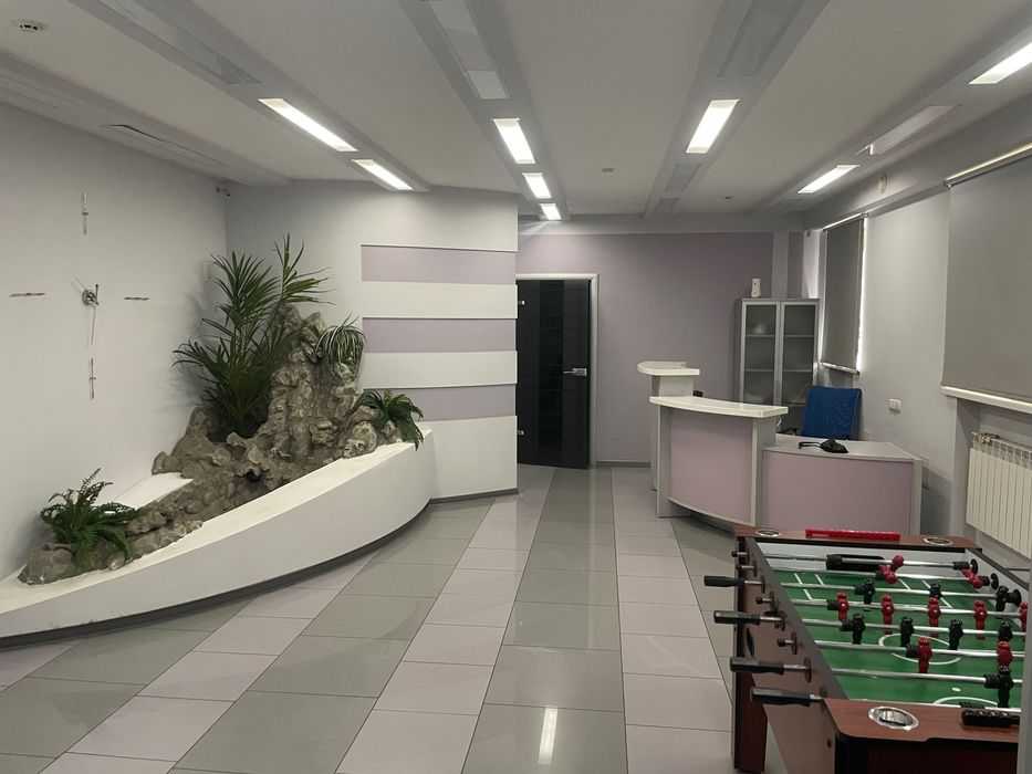 Офіс в центрі міста, з меблями, 289 кв.м., 22 робочих міста