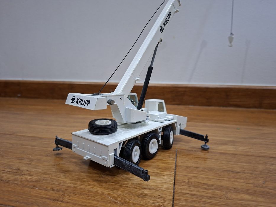 Model NZG 283 Żuraw teleskopowy Krupp KMK 3035 1:50 | Metal W. Germany
