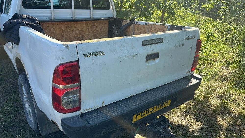Toyota hilux paka skrzynia ładunkowa