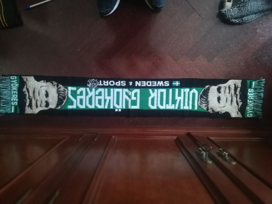 Varios cachecois do Sporting