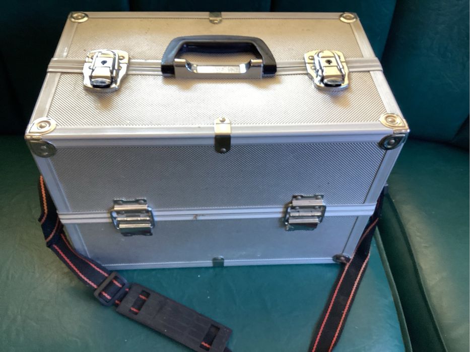 Бьюті-кейс,чемодан майстра,органайзер,алюміній,36х22хвис.25.