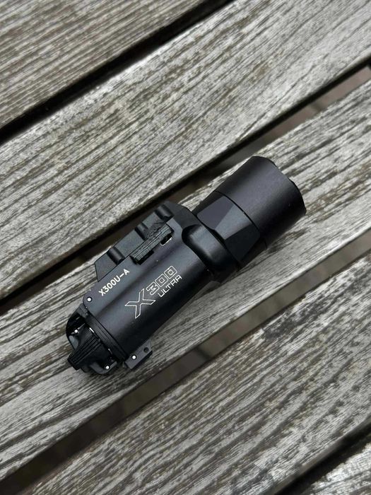 Surefire X300 Ultra latarka