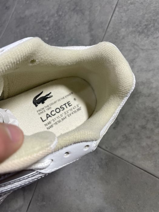 Кросівки від бренду Lacoste