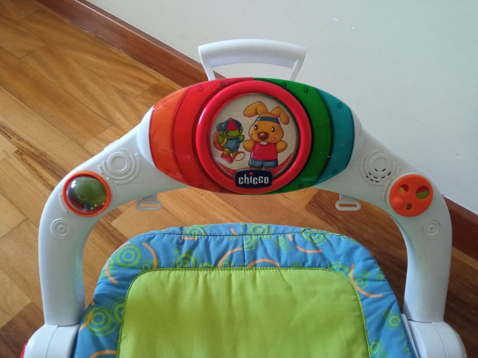 Esperguicadeira.  Chicco  luzes. e musica