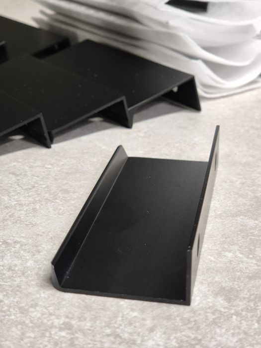 Zestaw uchwytów krawędziowych AGR12R CAPTURA do szafy ADBOX