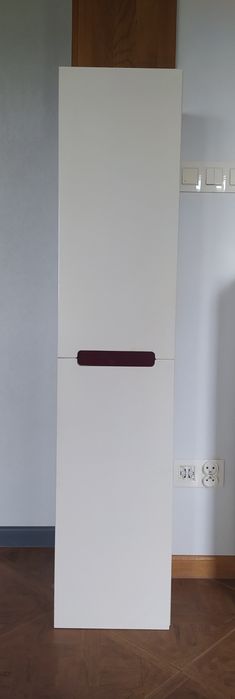 Wisząca szafka łazienkowa