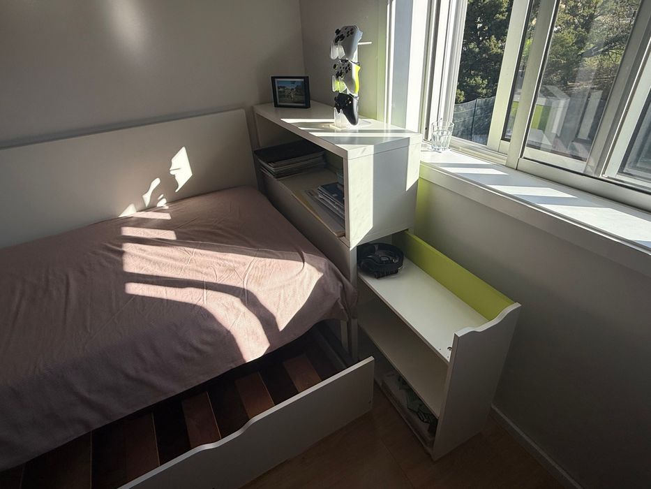 Cama solteiro completa, cabeceira, cama auxiliar .