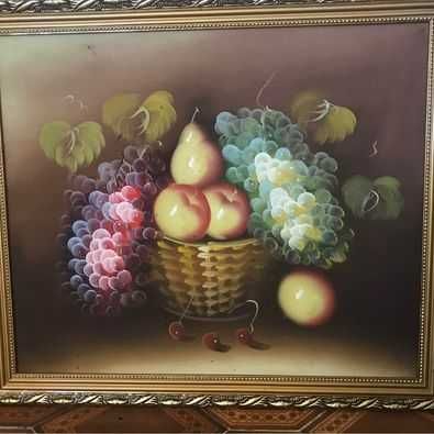 quadros de sala muito bonitos e arca de mogno