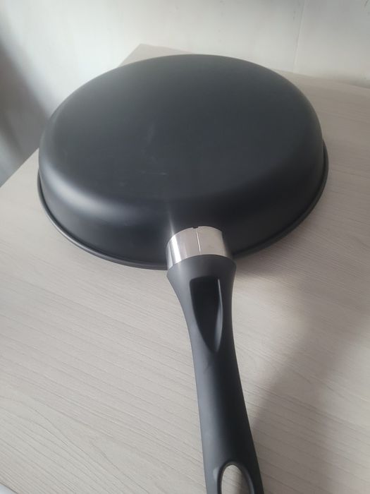 Nowa patelnia karbon 28cm