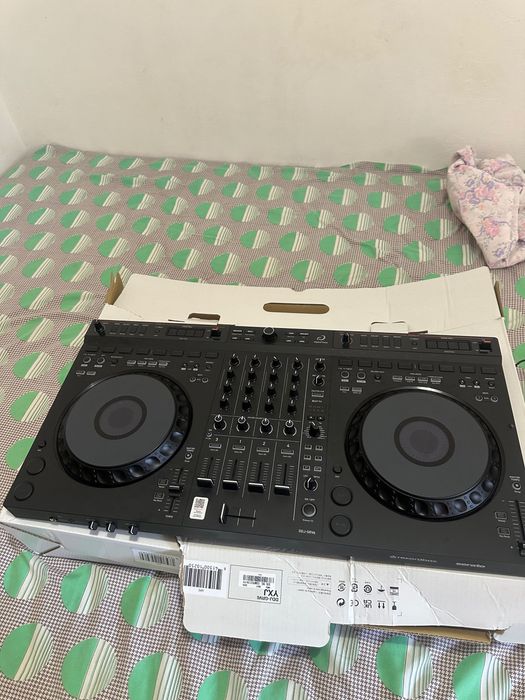 Controlador Dj ALPHATHETA DDJ-GRV6 (4 Canais - Preto)