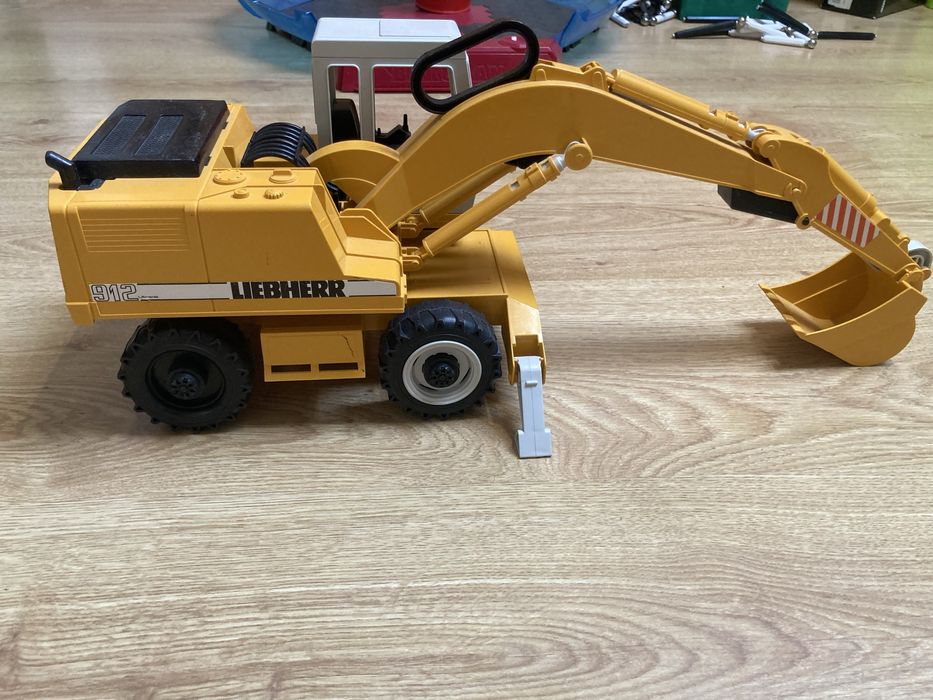 Escavadora brinquedo