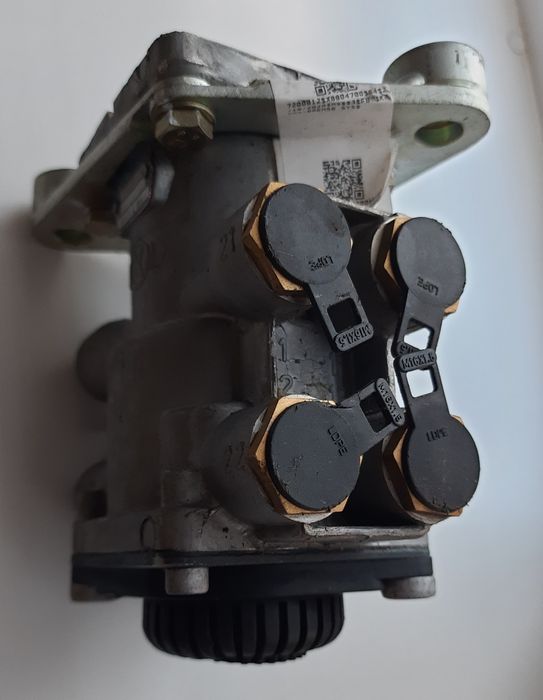 Гальмівний кран автобусів Еталон  БАЗ А 081, Ashok Leyland Е-3,E-4,Е-5