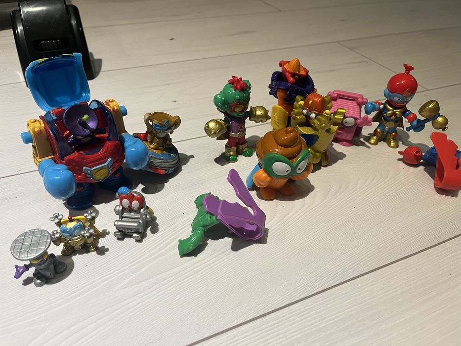 Pakiet duzych oraz zlotych figurek Super Zings + mech + akcesoria
