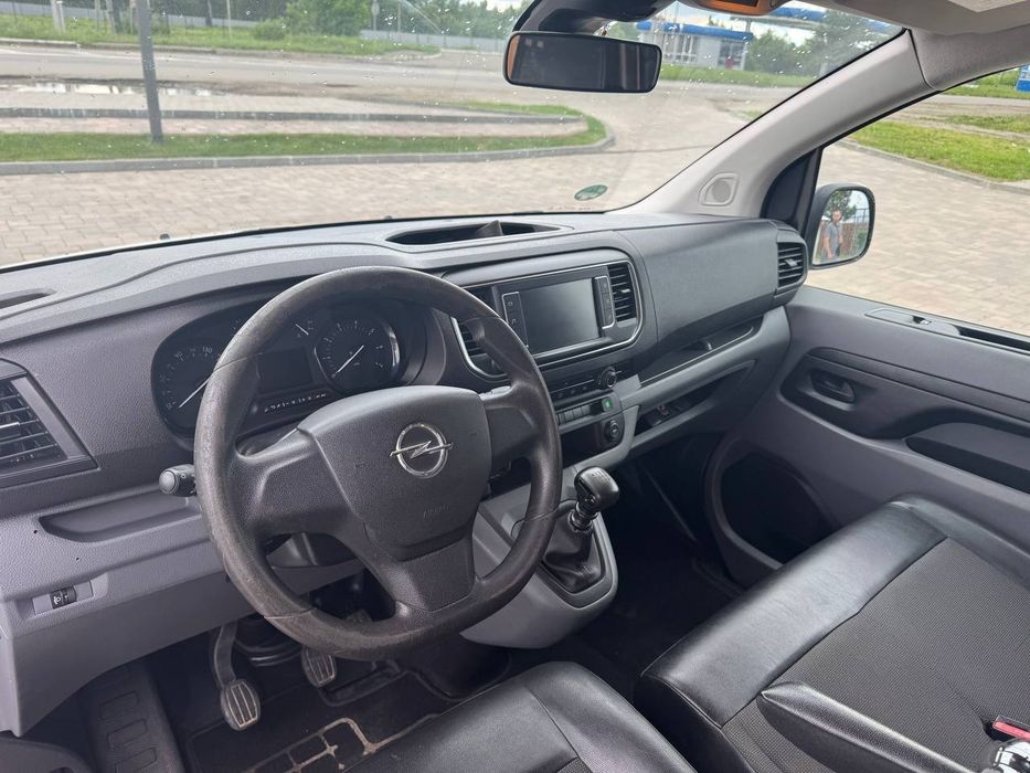 Opel Vivaro 2.0d пасажир 8+1 мість