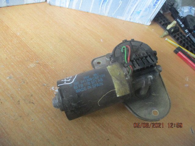 Motor limpa vidros frente FORD Fiesta II (FBD)