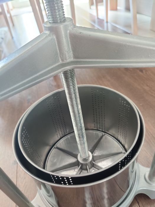 Włoska nowa Wyciskarka PRASA do owoców wina moszczu AL 25 + worek 2AS