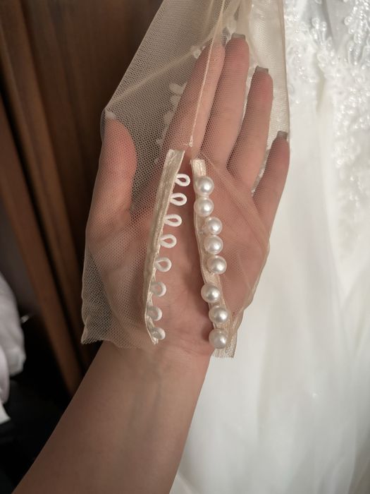 Гарна весільна сукня