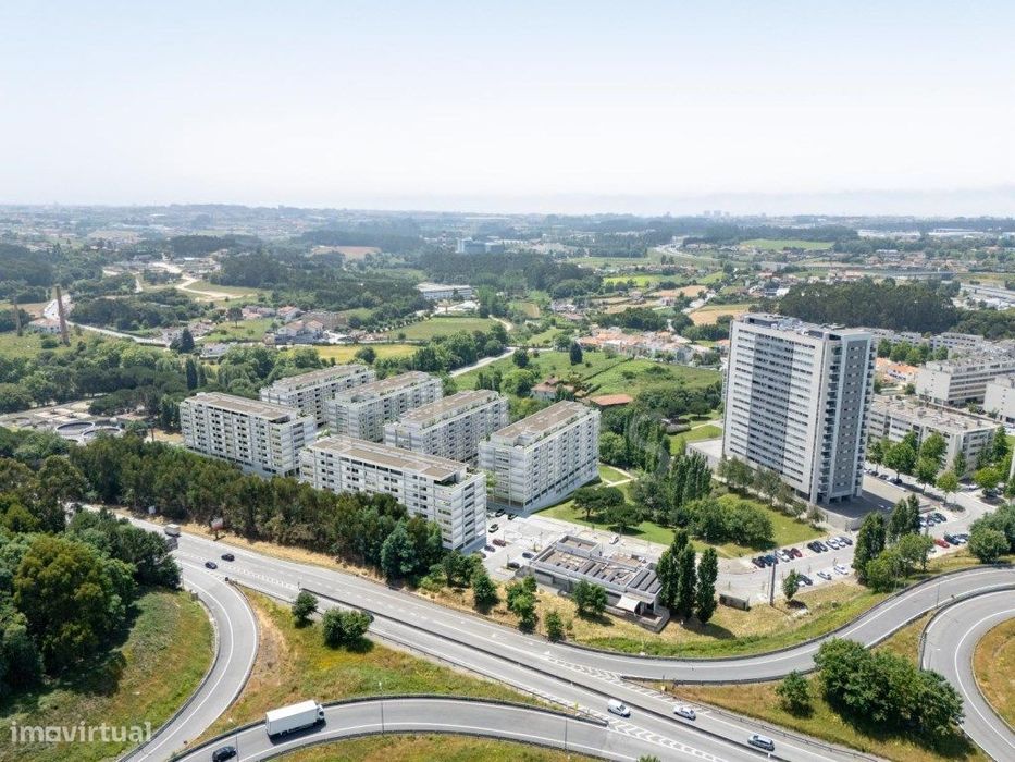 Apartamento T3 com varanda e estacionamento na Quinta da Moreira