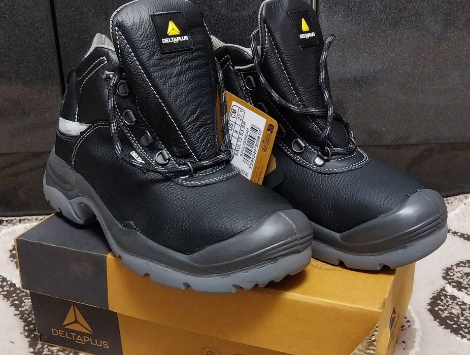Продається робоче взуття