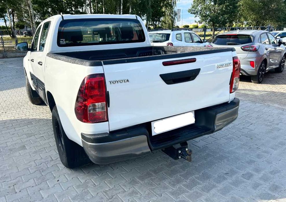 Разборка Toyota Hilux бампер комплектний